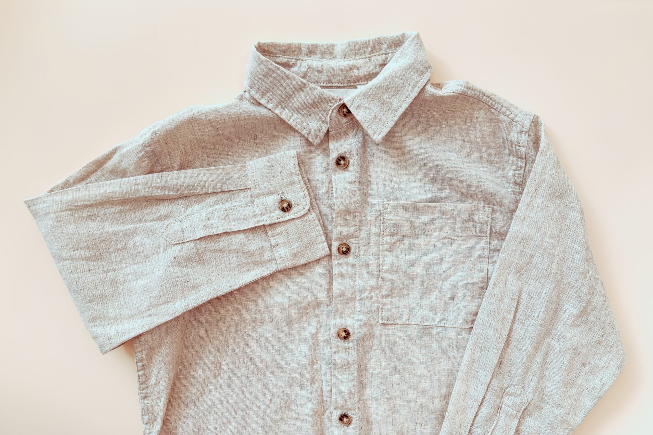 Camisa de lino en tonos marrón claro